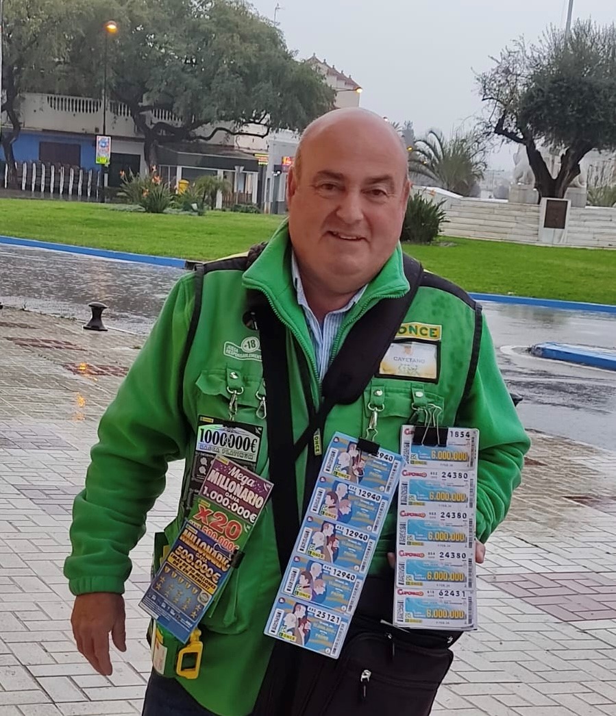 Cayetano López, vendedor de la ONCE en Vélez-Málaga