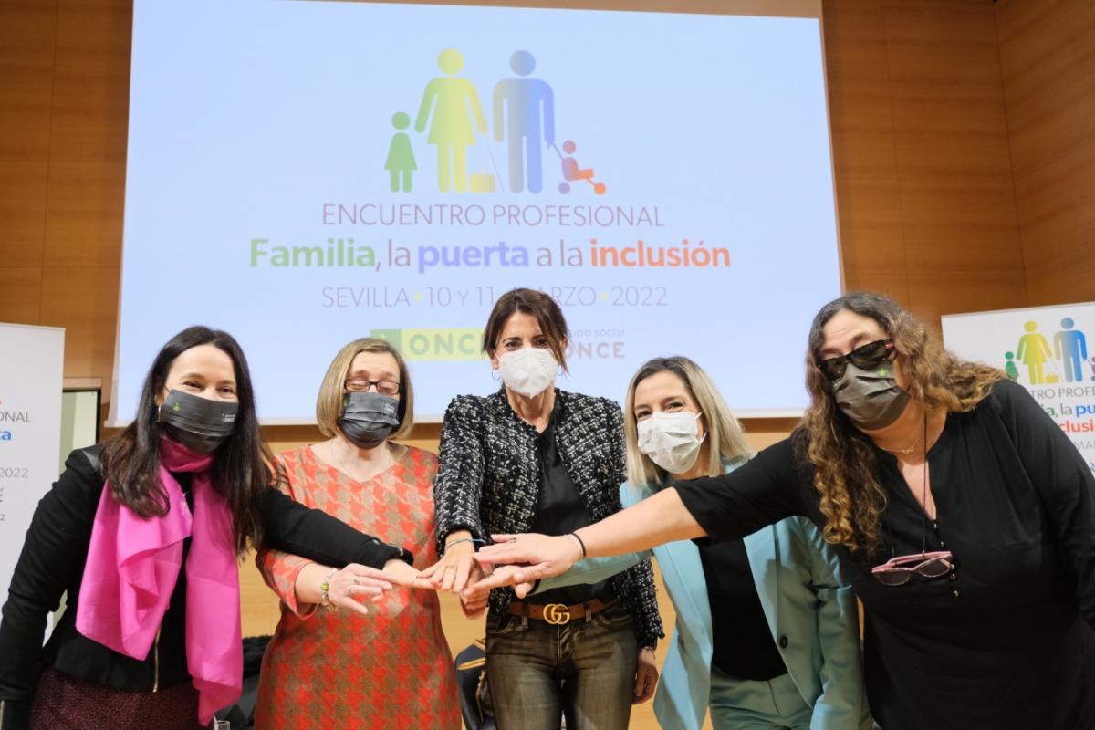 Inauguración del Encuentro Profesional sobre atención a las familias en el CRE de Sevilla