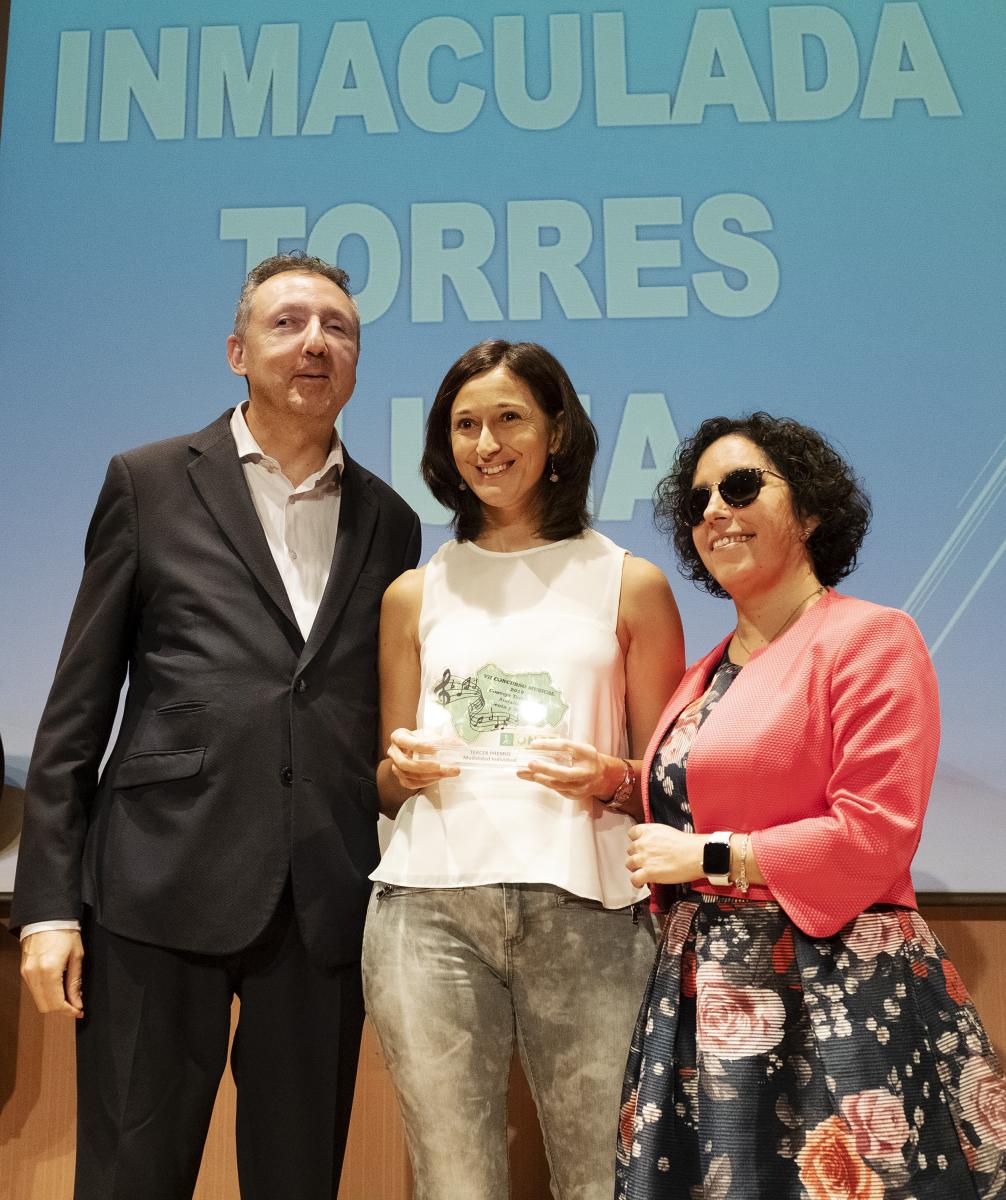 Inmaculada Torres recibe el tercer premio en la categoría Individual