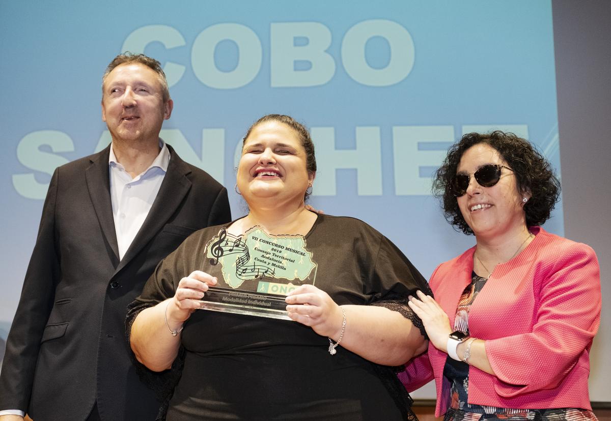 Teresa Cobo recibe el primer premio en la modalidad de Individual
