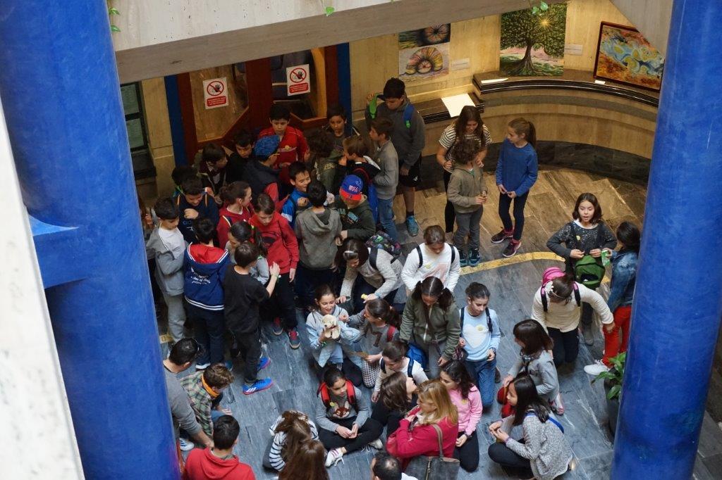 Visita de los escolares a la sede de la ONCE de Málaga