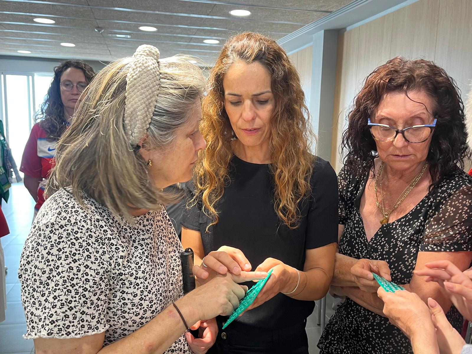 Personas afiliadas con sordoceguera en el acto de Almería