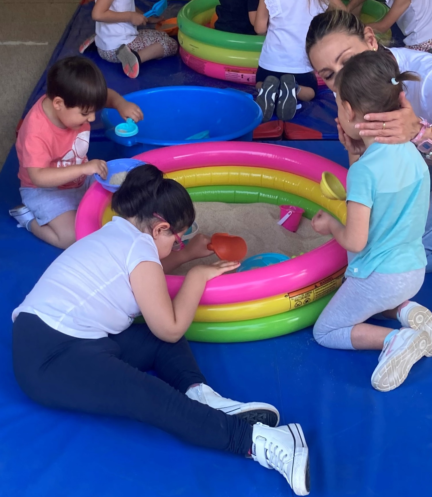 Grupo de niños jugando