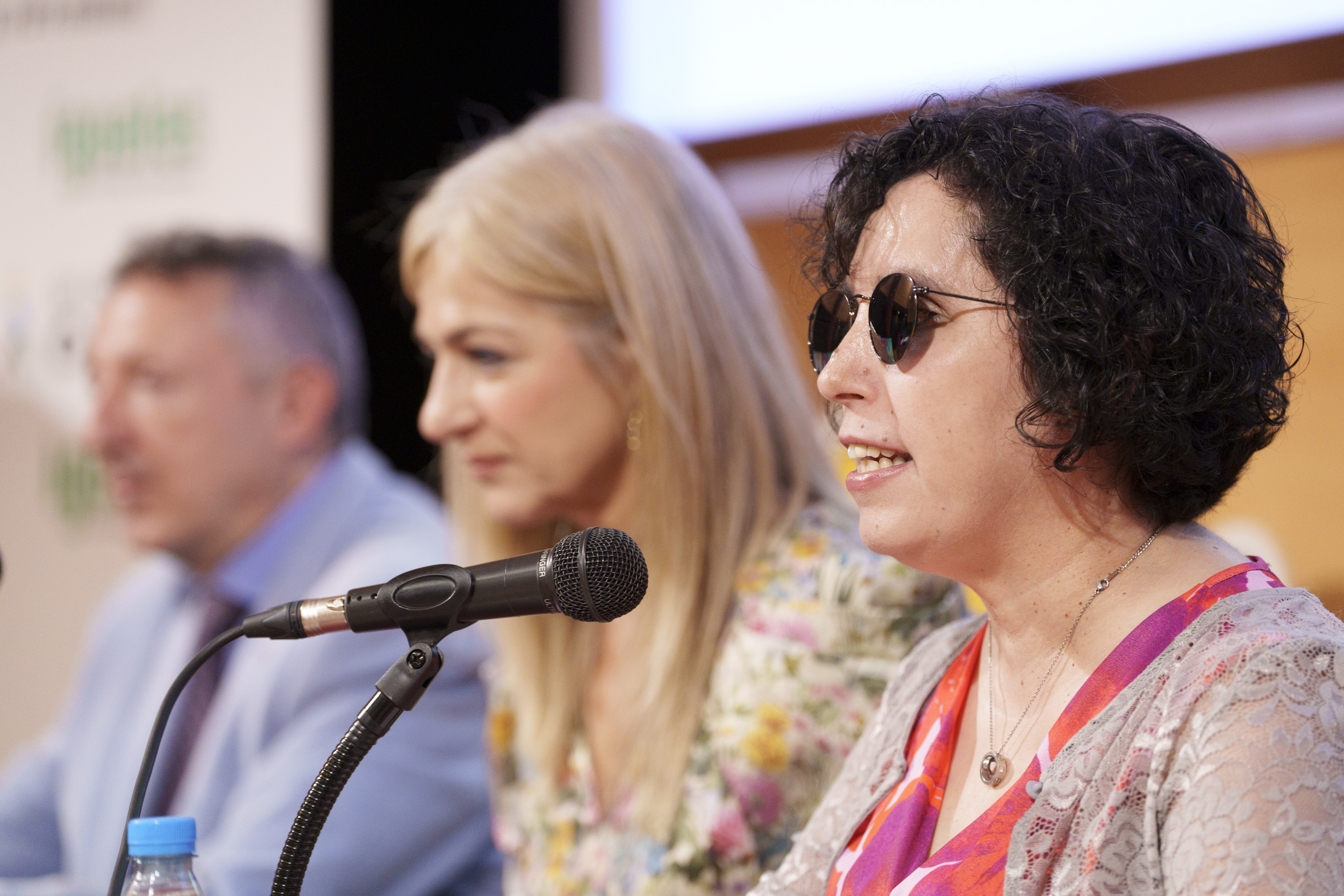 Intervención de isabel Viruet junto a la consejera y al delegado de la ONCE en Andalucía