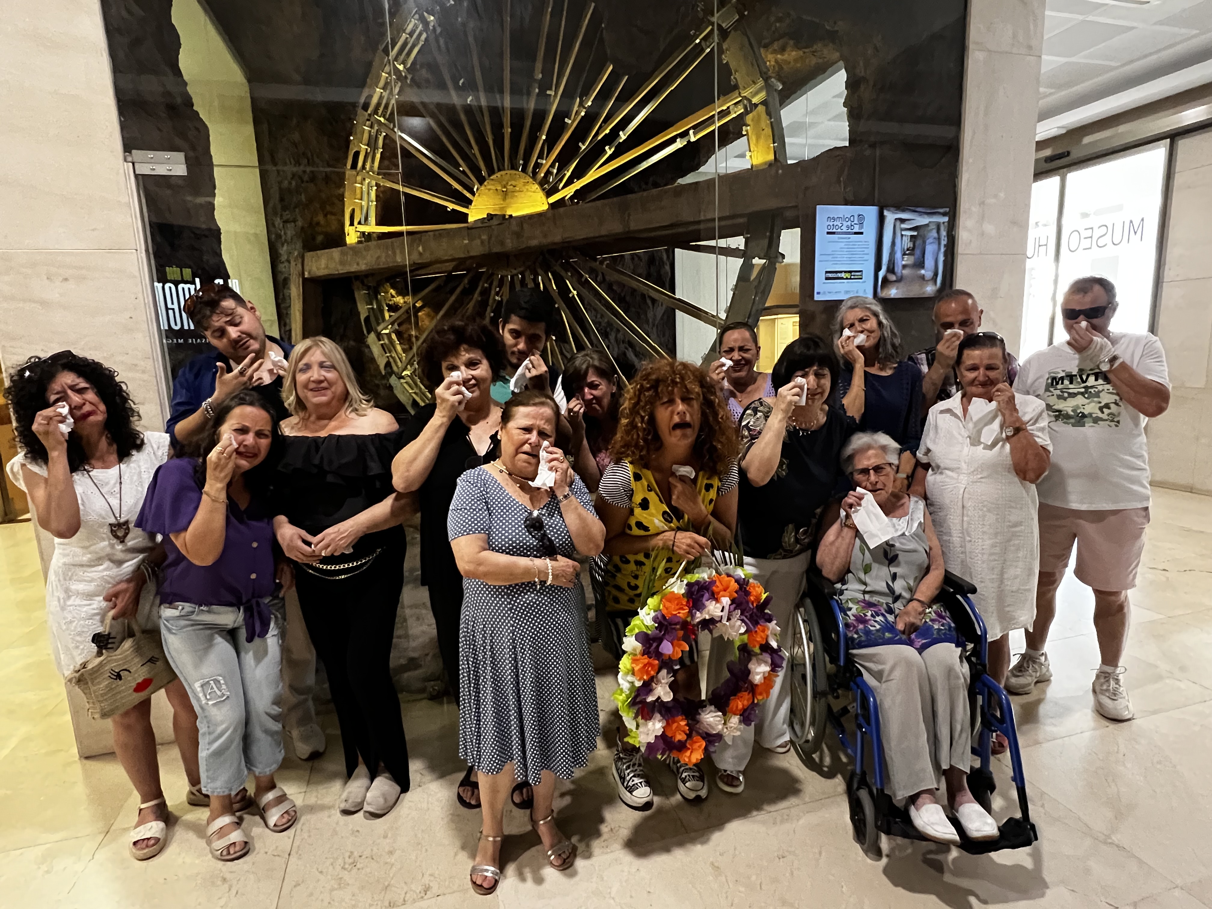 Los componentes de Tiflonuba en el interior del Museo de Huelva