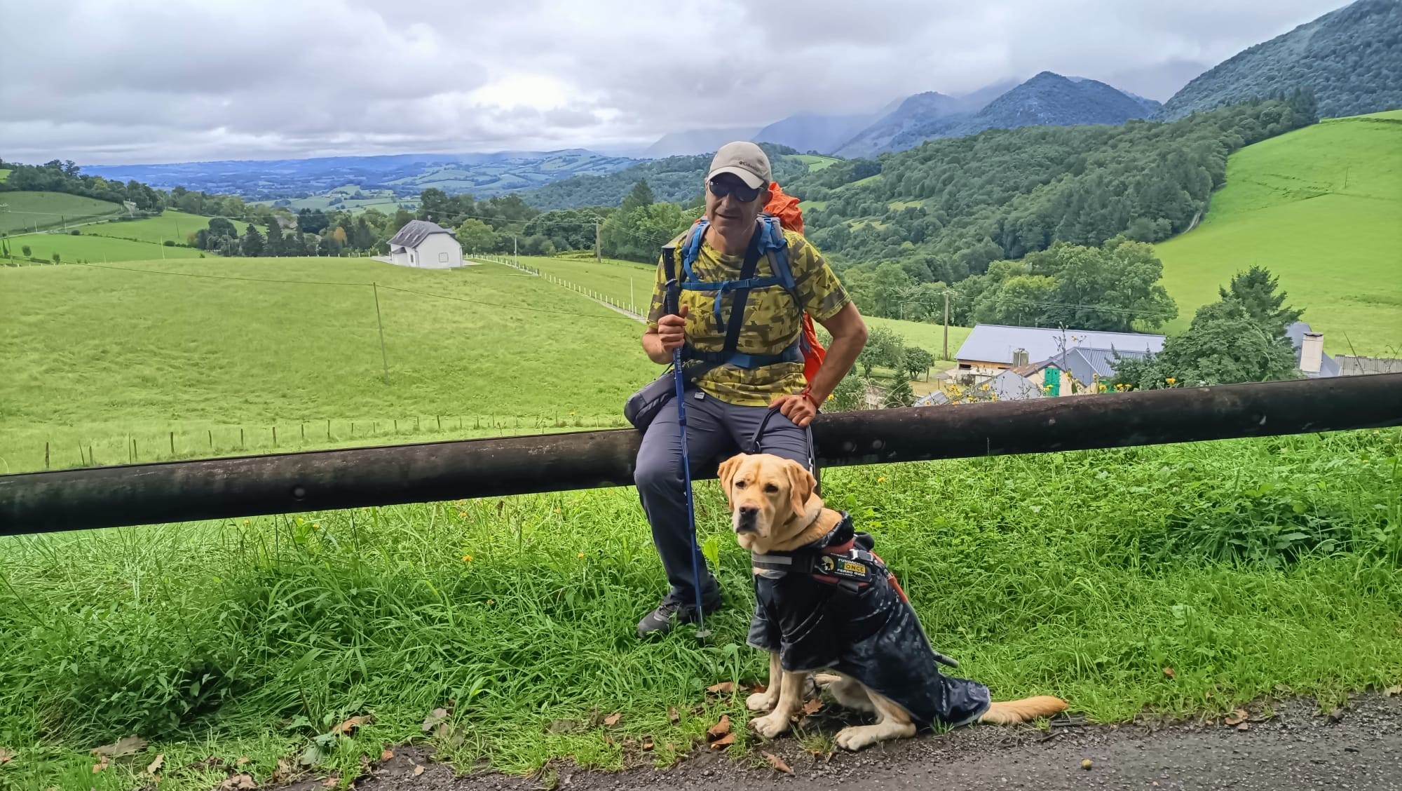 José Manuel Carrascosa con su perro guía Nyx