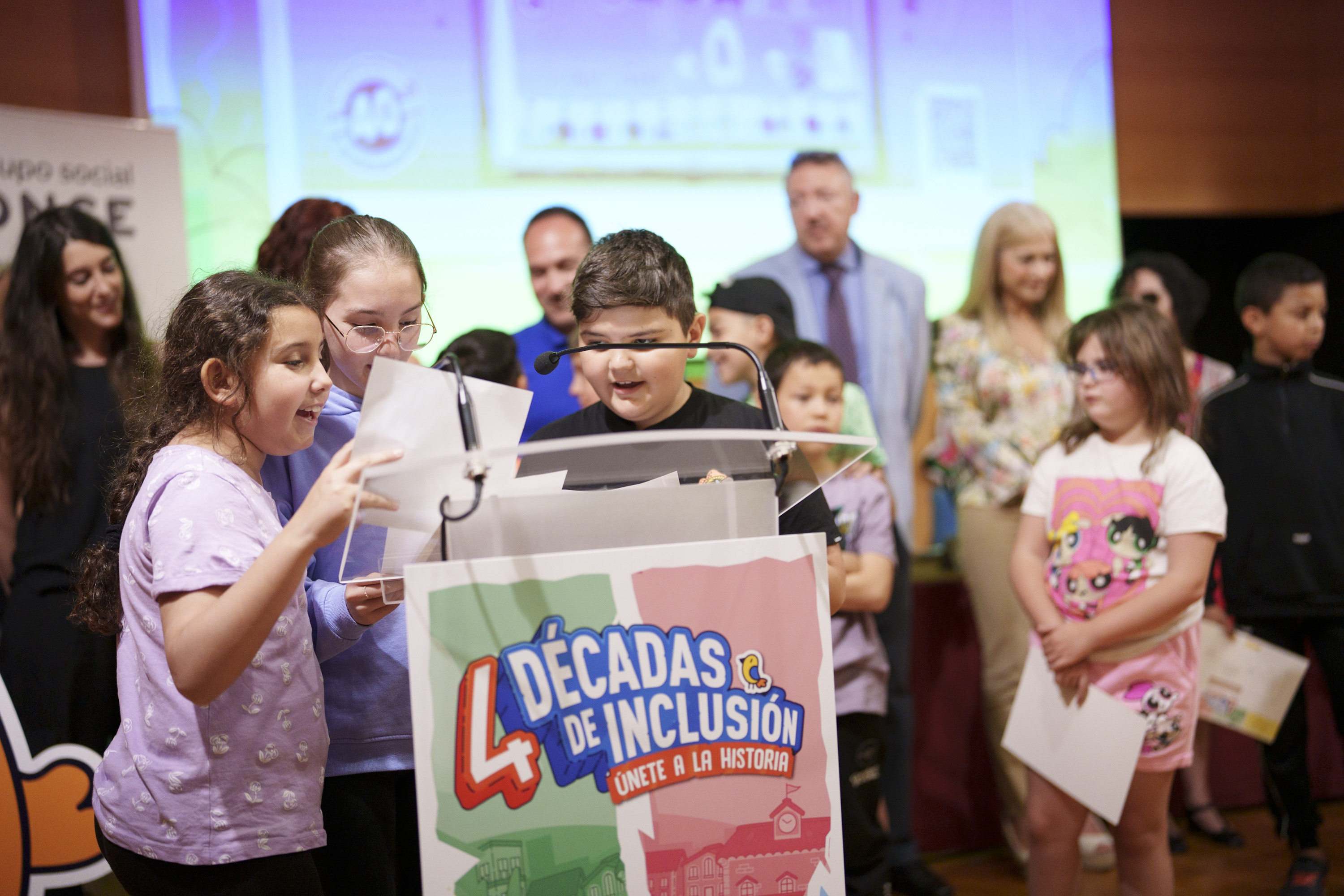 Alumnos de Jaén agradeciendo el premio