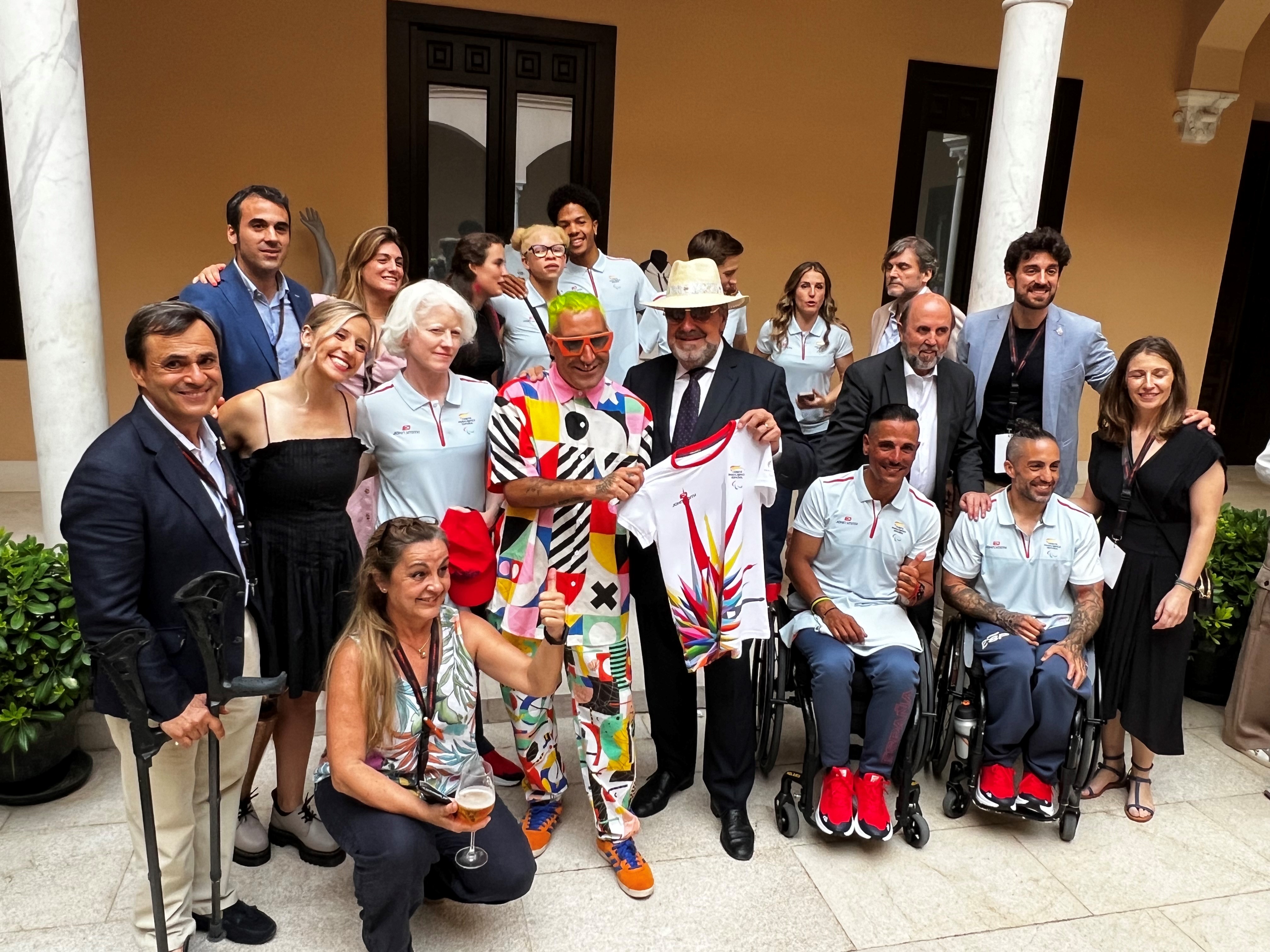 foto de familia tras el acto