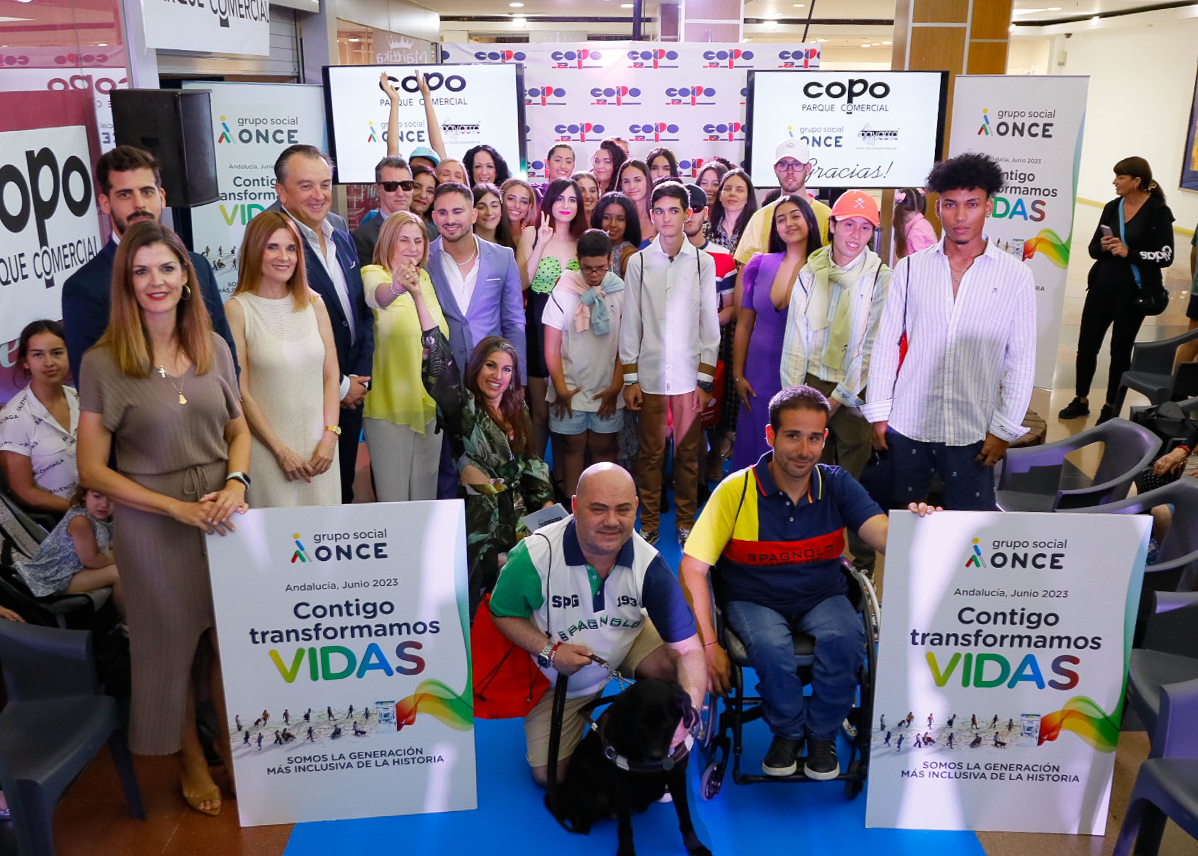 Foto de familia de la pasarela de moda inclusiva en El Ejido