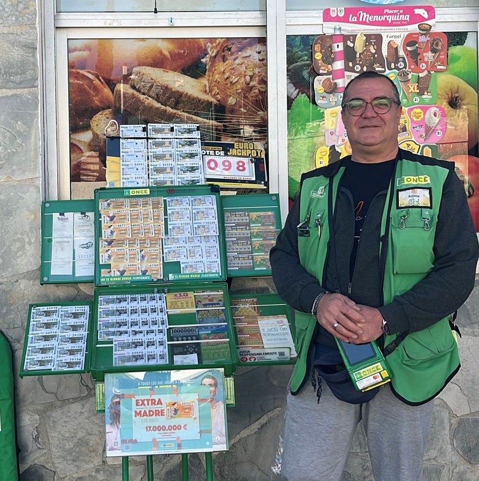 Antonio José Ontiveros, vendedor de la ONCE en localidades de la comarca de la Vega de Granada