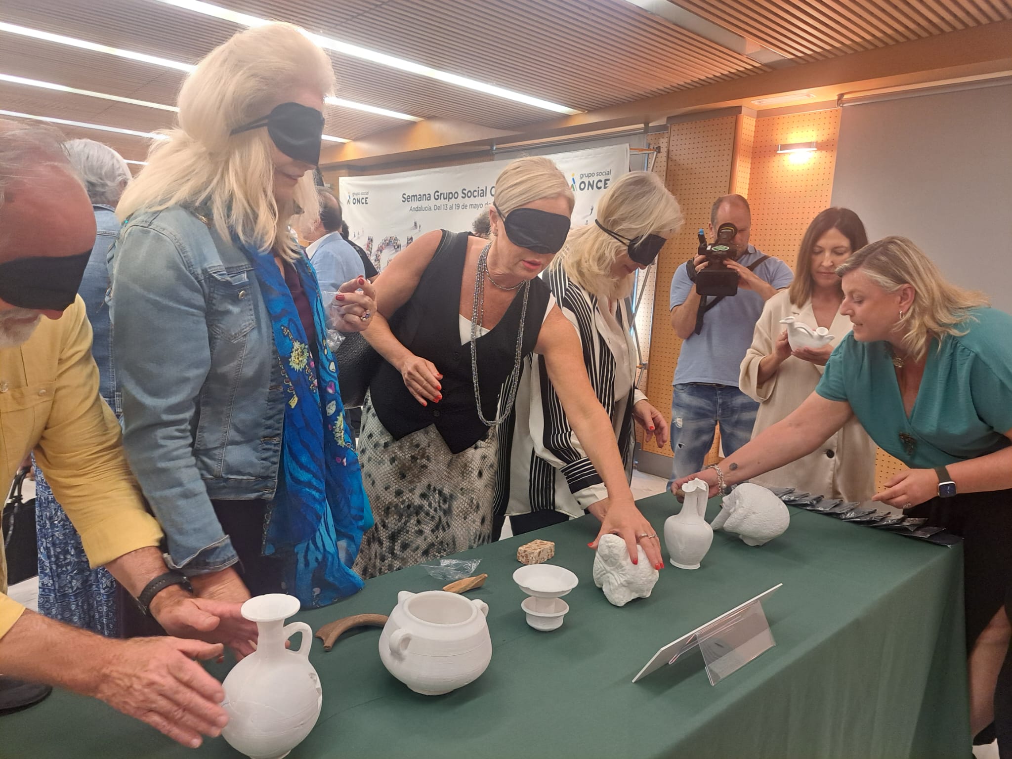 La exposición 'Un Museo al alcance de tus manos' inauguró la Semana en Cádiz