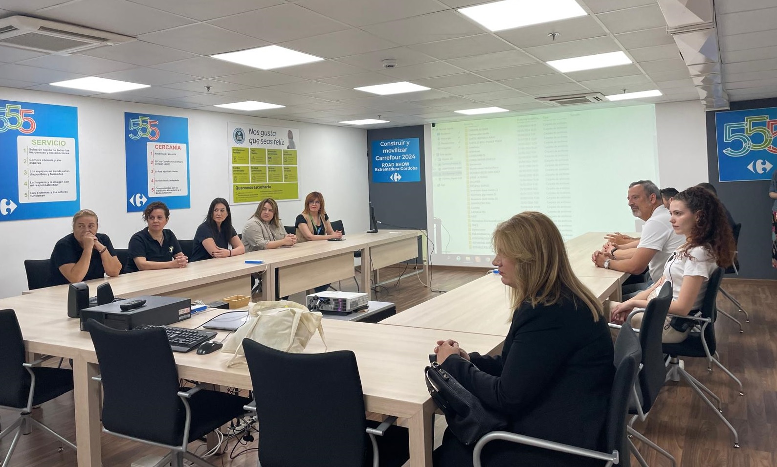 Formación a los trabajadores del Centro Comercial La Sierra de Córdoba