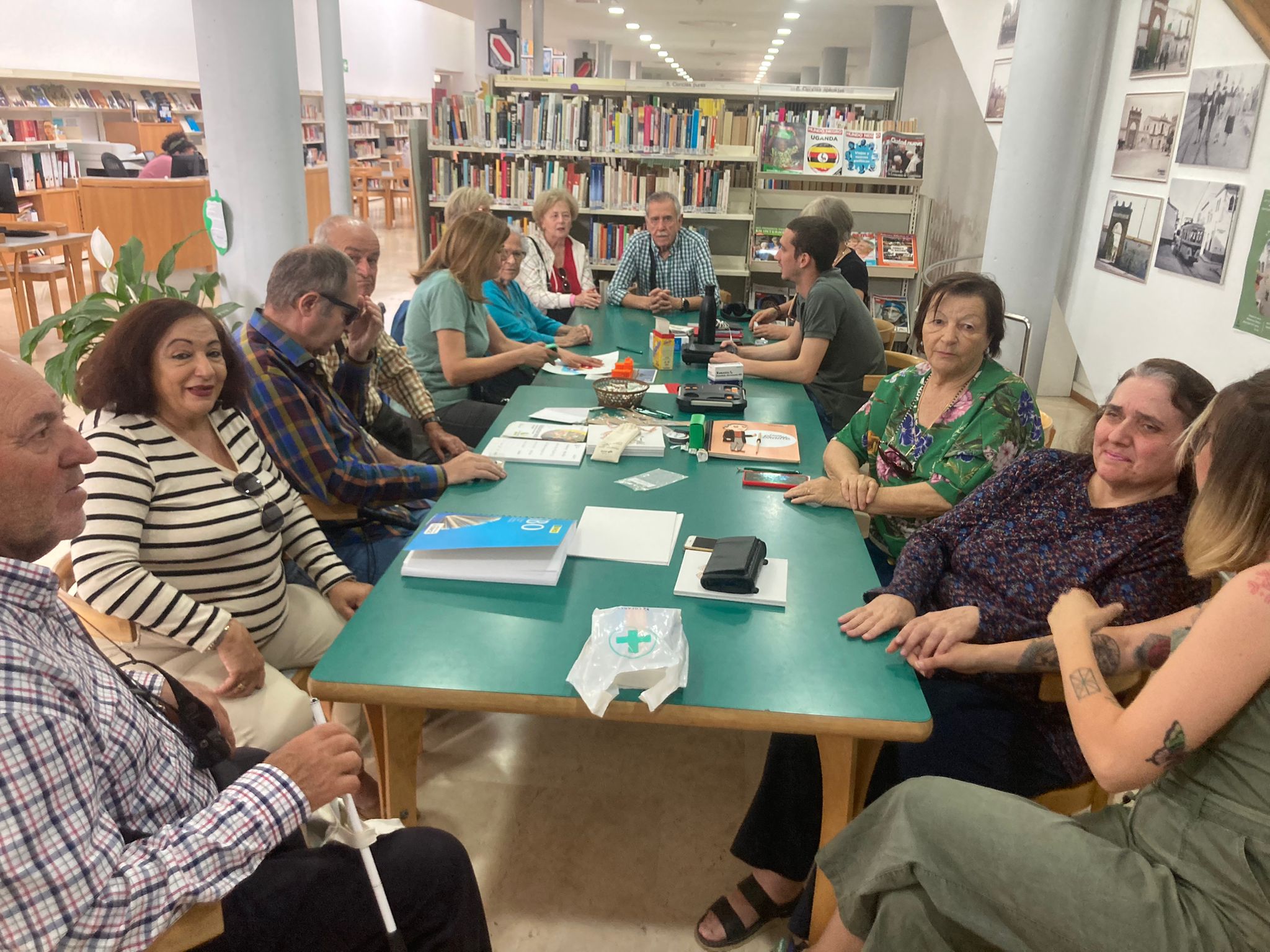 Actividad sobre el braille en la Biblioteca de Camas