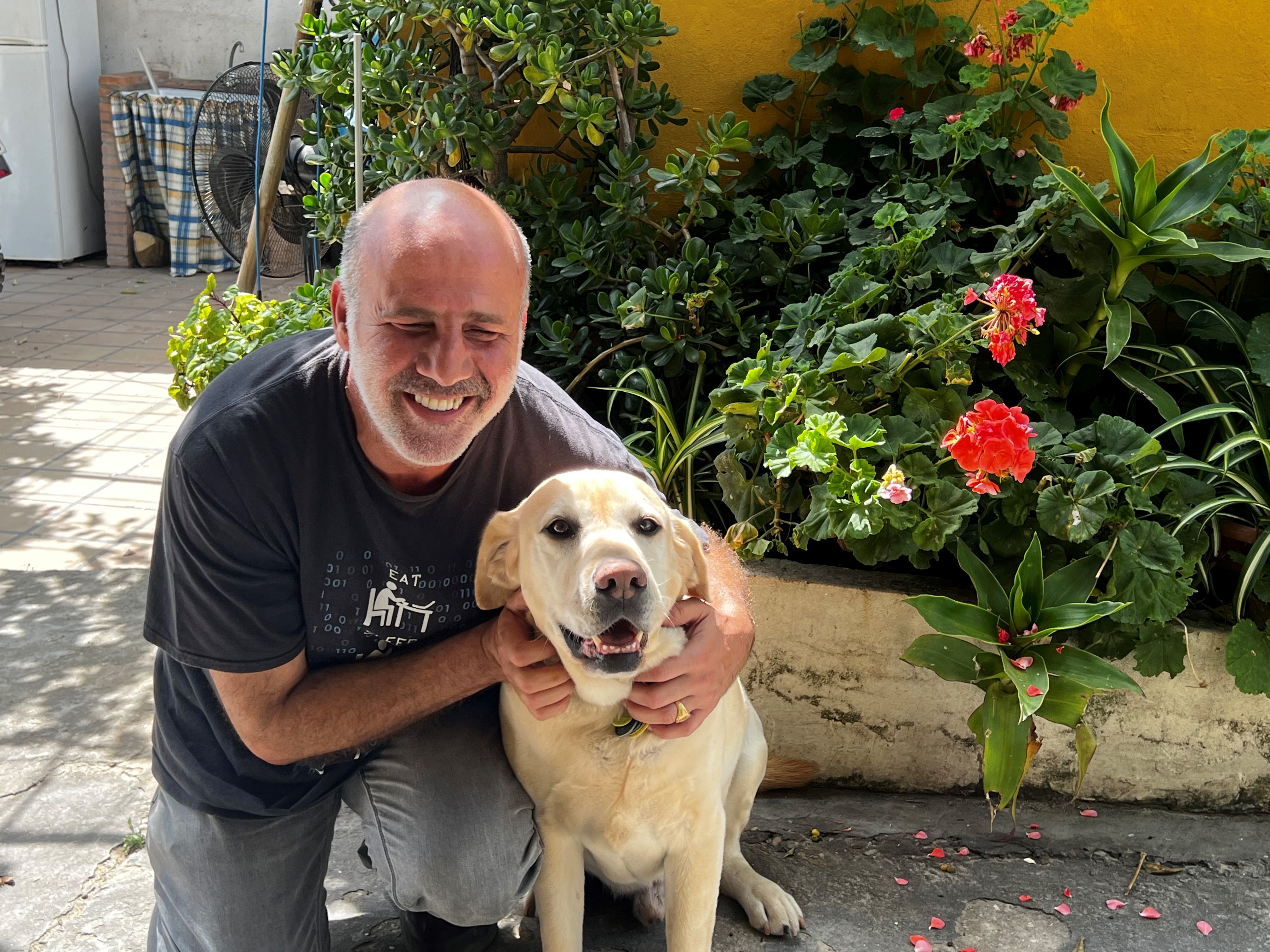 José Manuel con su perro guía Zapi