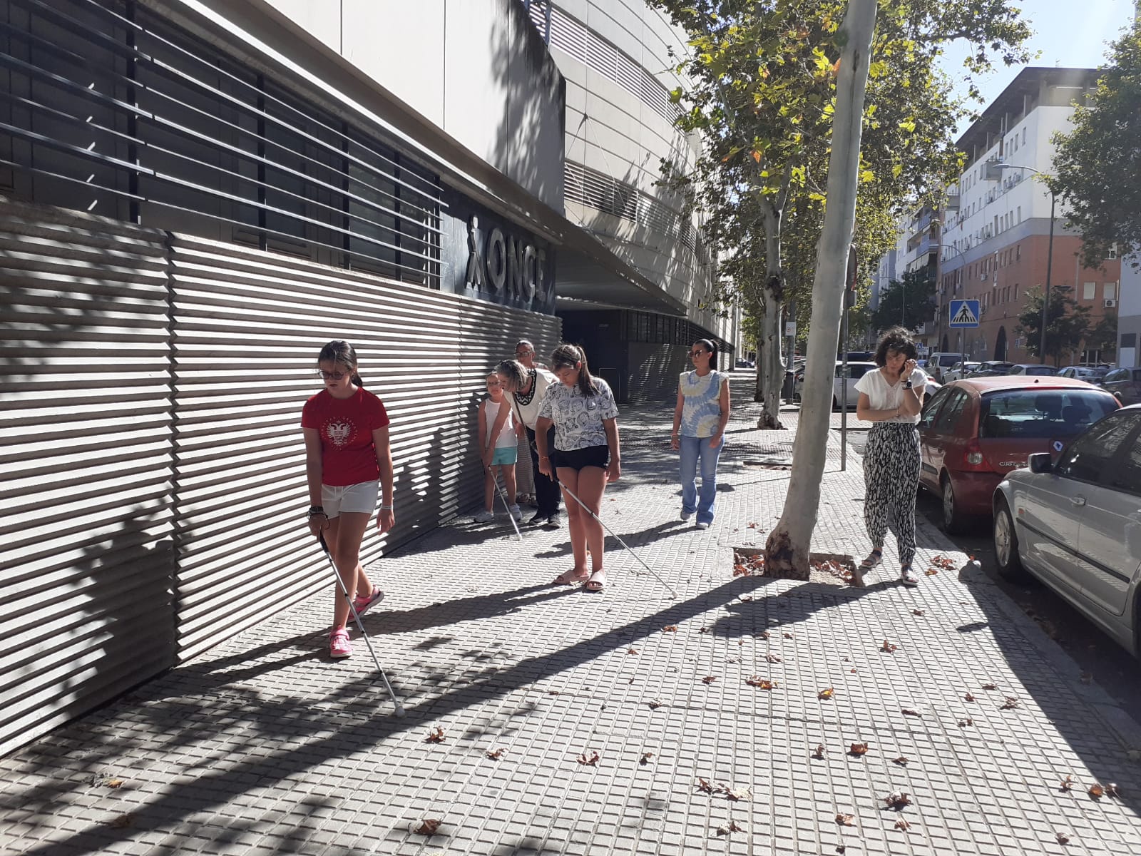 Alumnas en el exterior del CRE