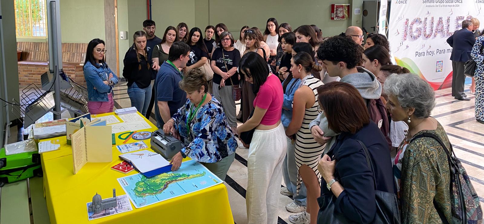 La ONCE, codo con codo con la Universidad, en Granada