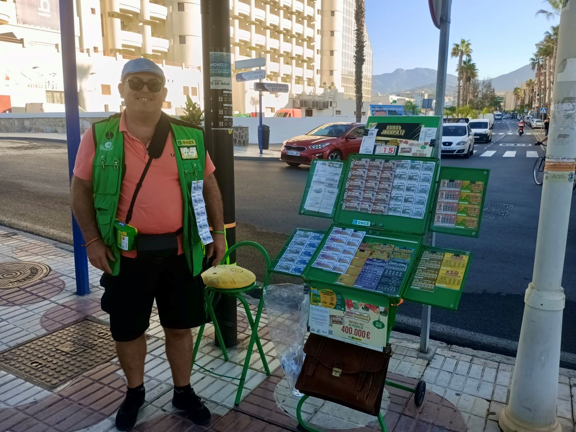 Juan Guerrero, vendedor de la ONCE en Almuñécar