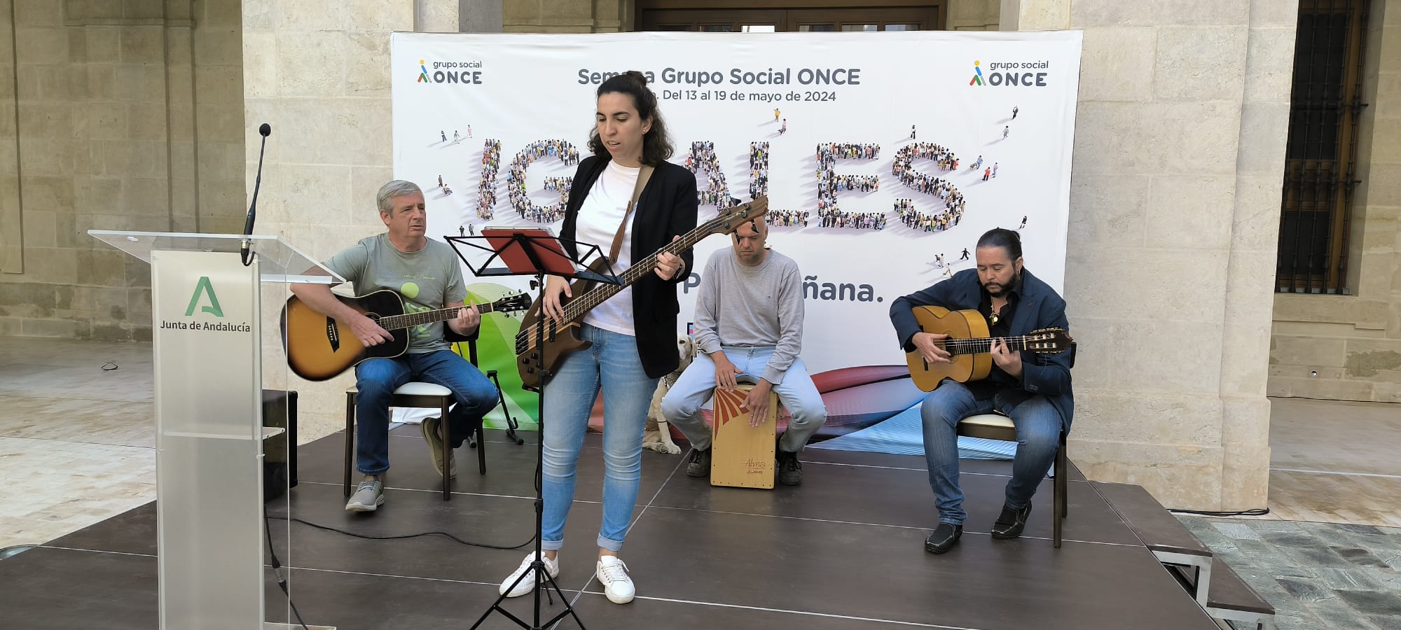 Actuación de 'Cuatro patas pa un banco' en la inauguración de la Semana del Grupo Social ONCE en Málaga