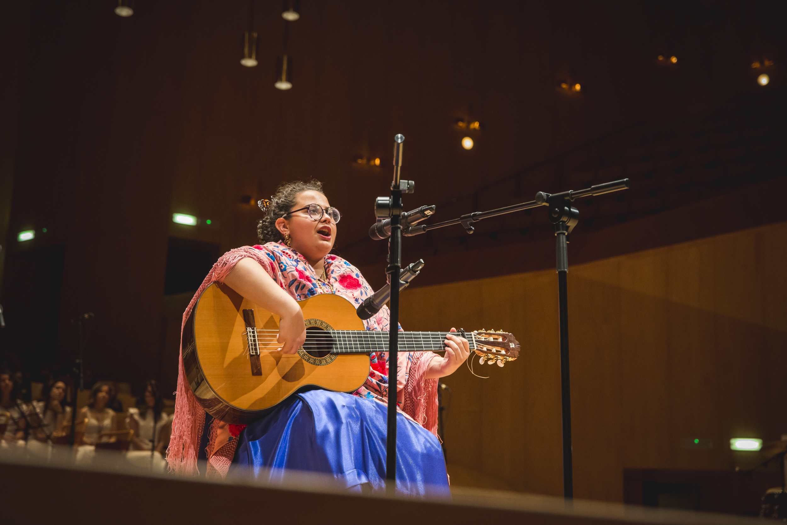 Rocío López cantando una jota