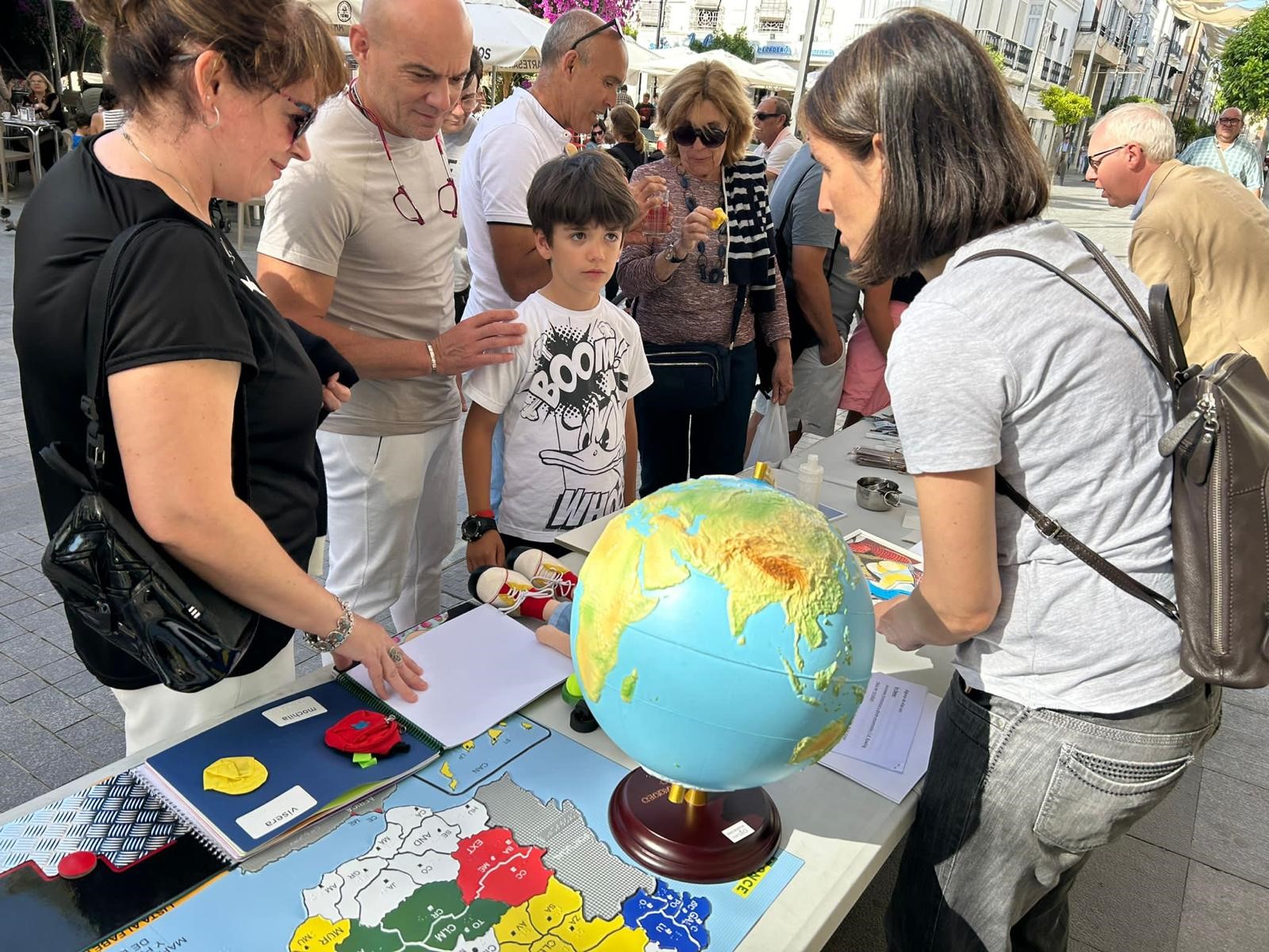 Exposición de material tiflotécnico en Sanlúcar de Barrameda