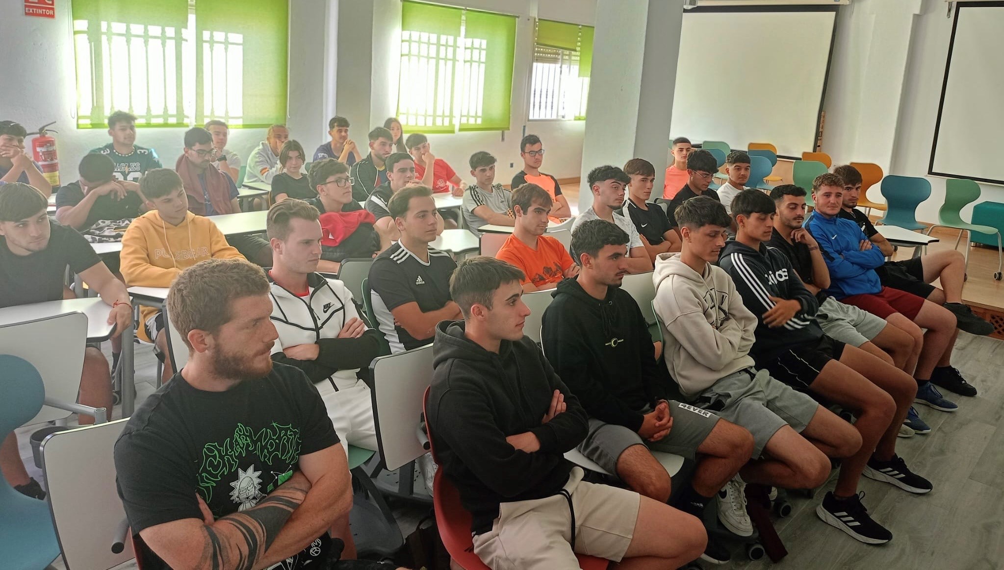 Alumnos de Torremolinos asistiendo a una jornada de sensibilización