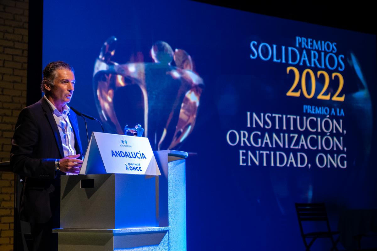 Javier Banderas agradece el premio al Grupo Social ONCE