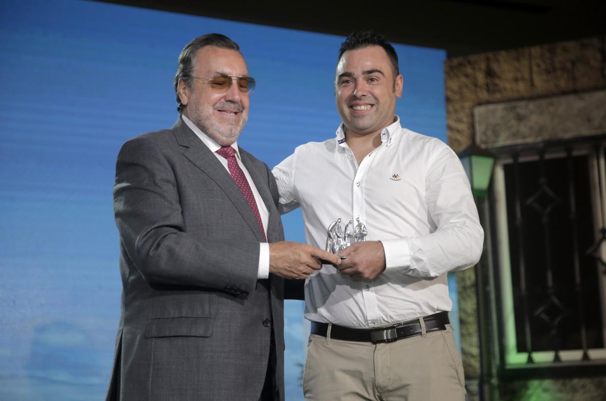 El presidente de la ONCE con el Vendedor del Año en Granada, Gerardo Camacho