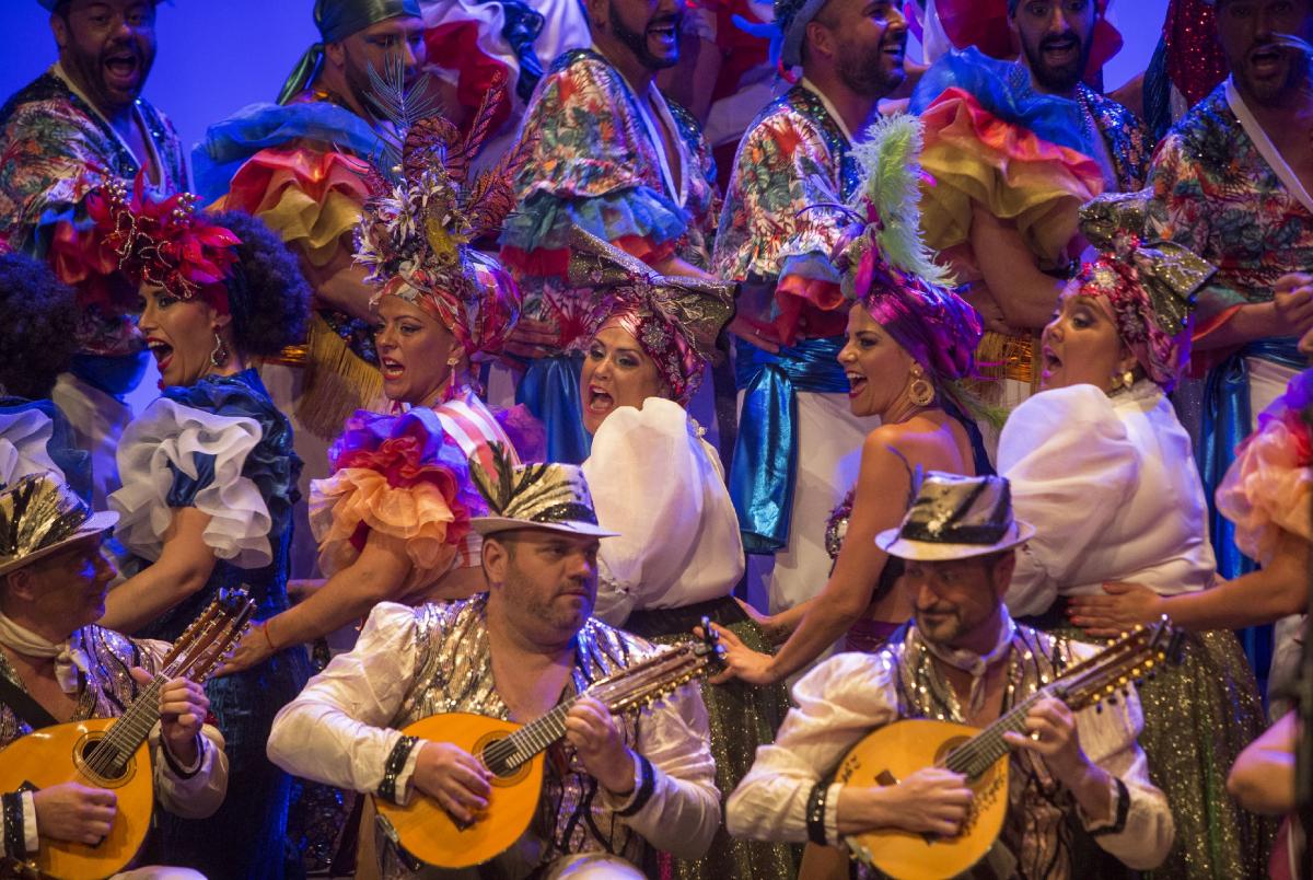 El ritmo cubano se adueñó de la actuación del coro gaditano