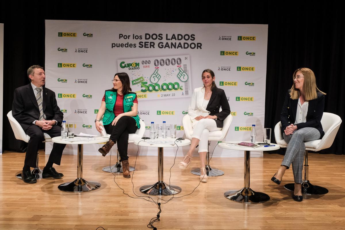 Cristóbal Martínez, Esperanza Fajardo, Rosalía Rico y Adriana Pérez durante la presentación