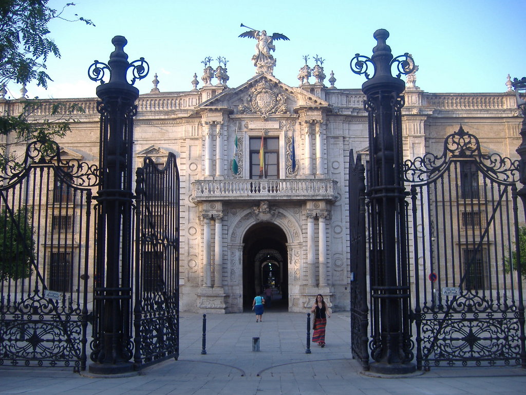 Fachada de la antigua fábrica de tabacos de Sevilla, sede del Rectorado de la Universidad de Sevilla