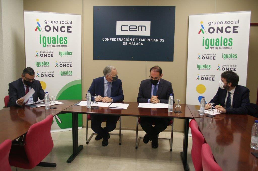 Momento de la firma del acuerdo en la sede de la Confederación de Empresarios de Málaga