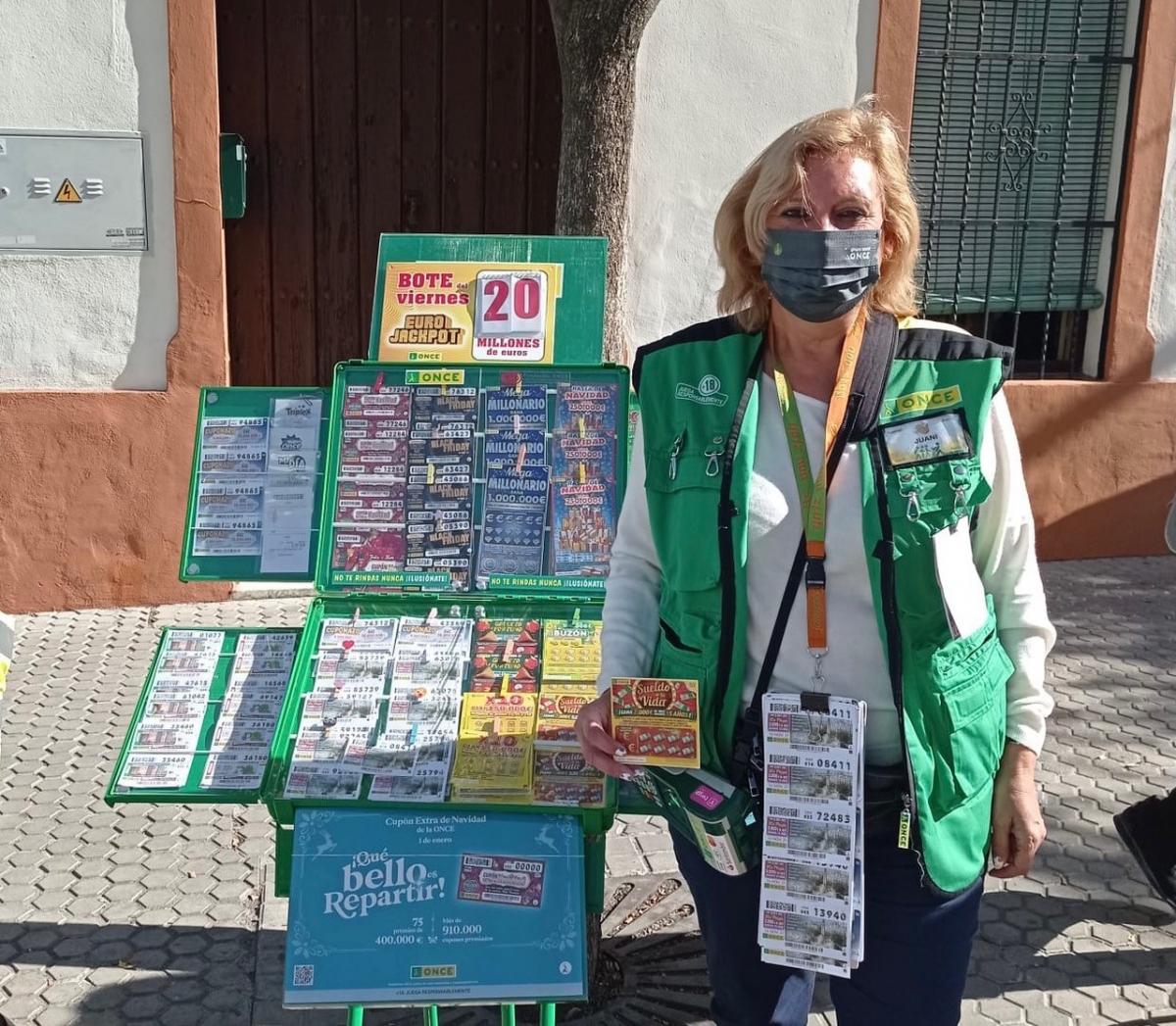 Juana Ferreira, vendedora de la ONCE en Camas (Sevilla)