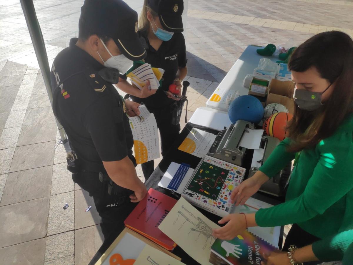 Efectivos de la Policía Nacional participaron en la jornada de braille en Ceuta