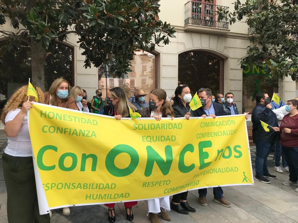 En Granada los trabajadores de la ONCE salieron a la calle para visualizar sus valores