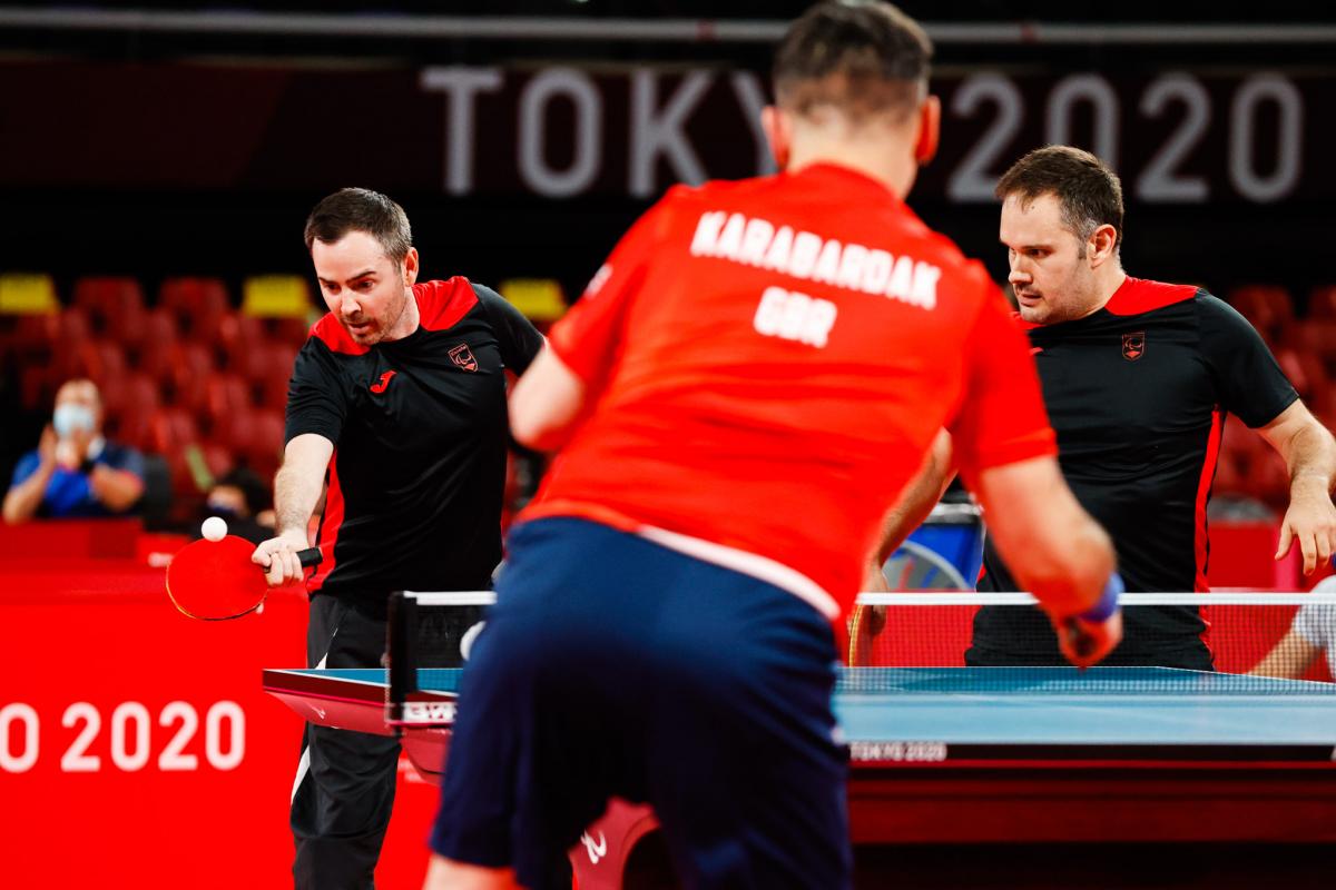 Imagen de España jugando en tenis de mesa en los Juegos Paralímpicos