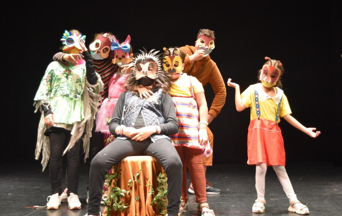 Actuación de 'Cacatúas Parlantes' en el teatro Apolo con su 'Chico Malo'