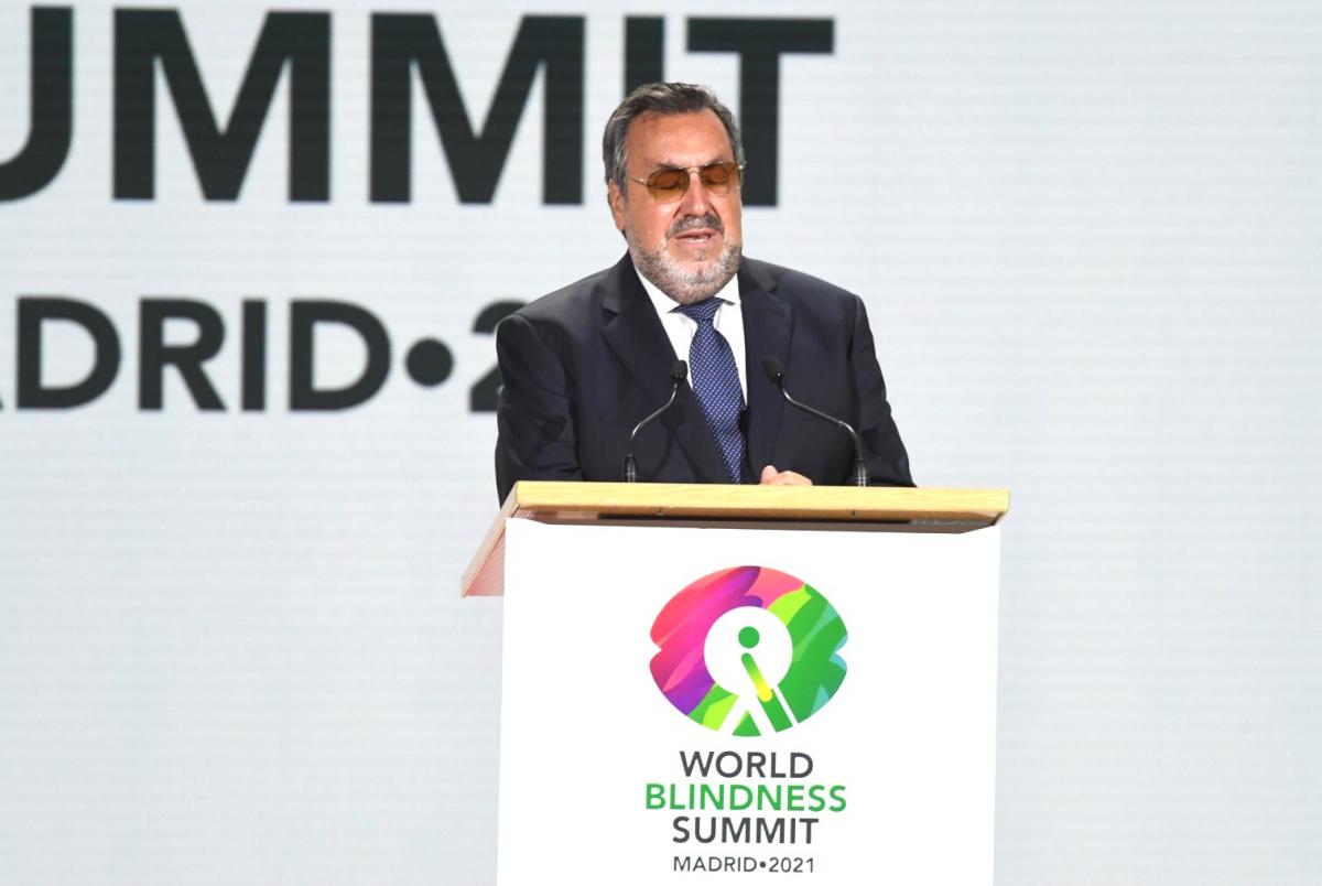 El presidente del Grupo Social ONCE, Miguel Carballeda, interviene en la inauguración de la Cumbre