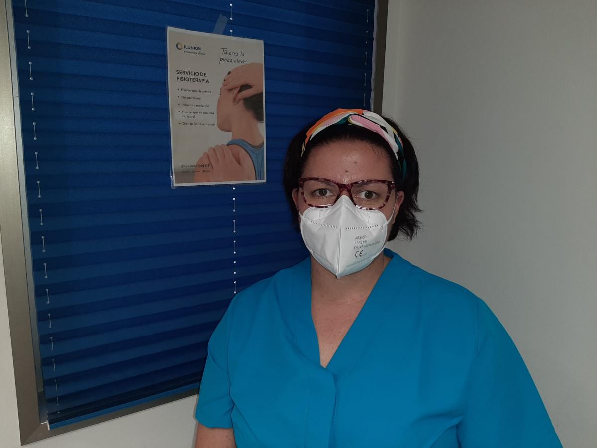 Araceli Segovia ofrece servicios de lunes a jueves en la clínica abierta en la sede de la ONCE de Málaga