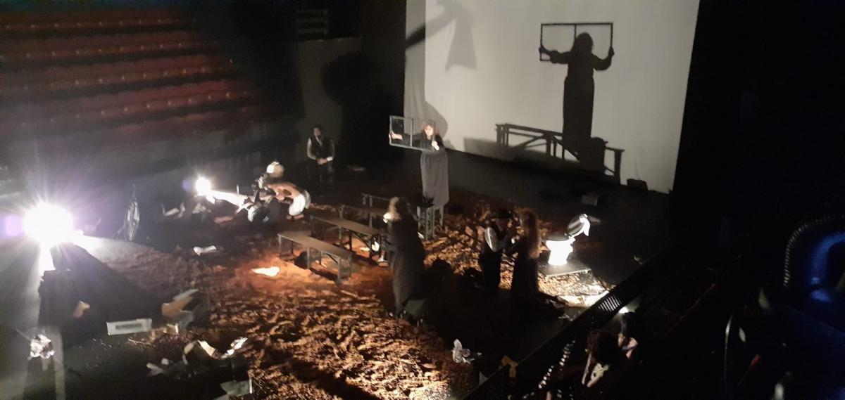 Representación de 'La Clase Muerta' en el Teatro Távora