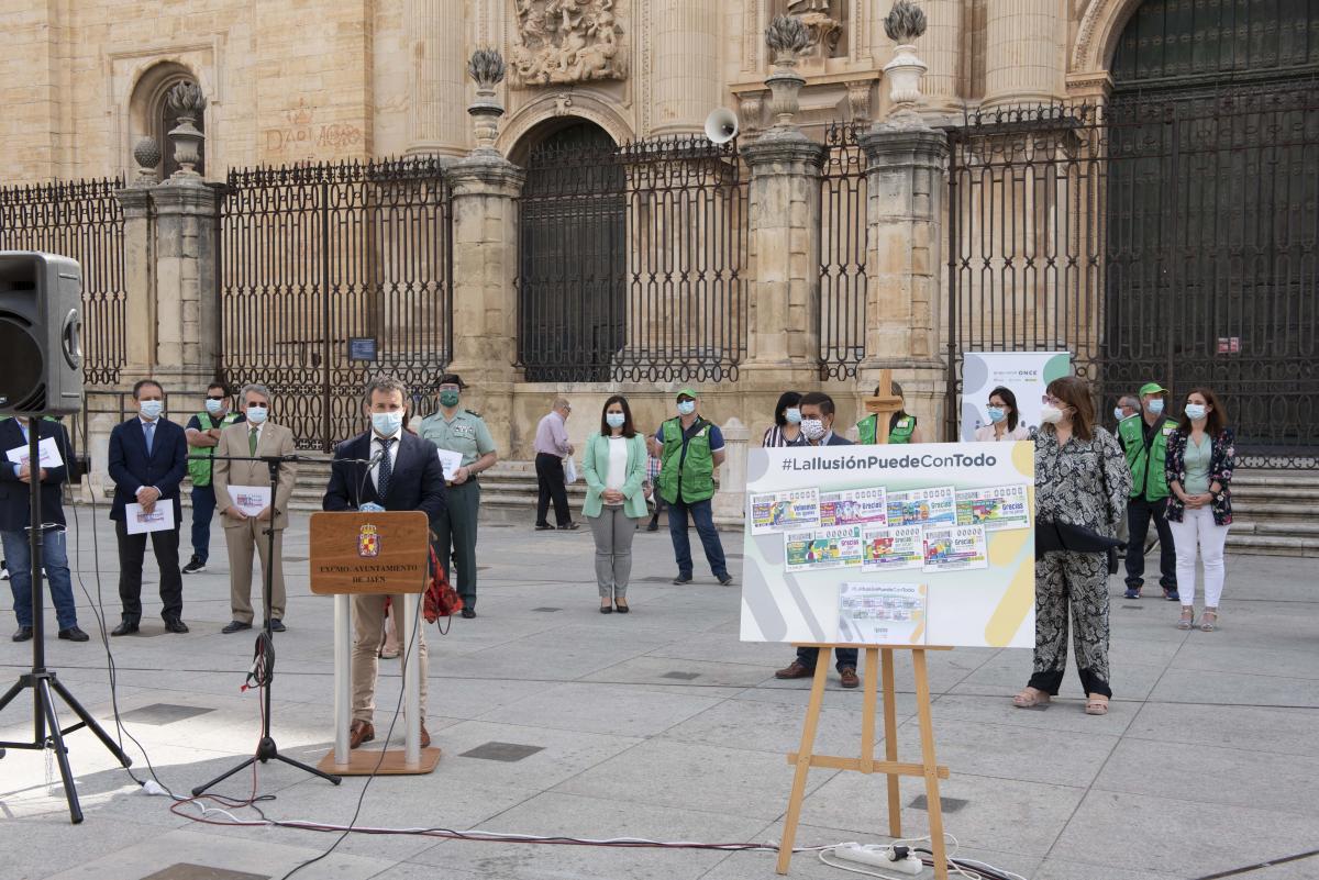 El alcalde de Jaén también expresó su compromiso con los vendedores de la ONCE