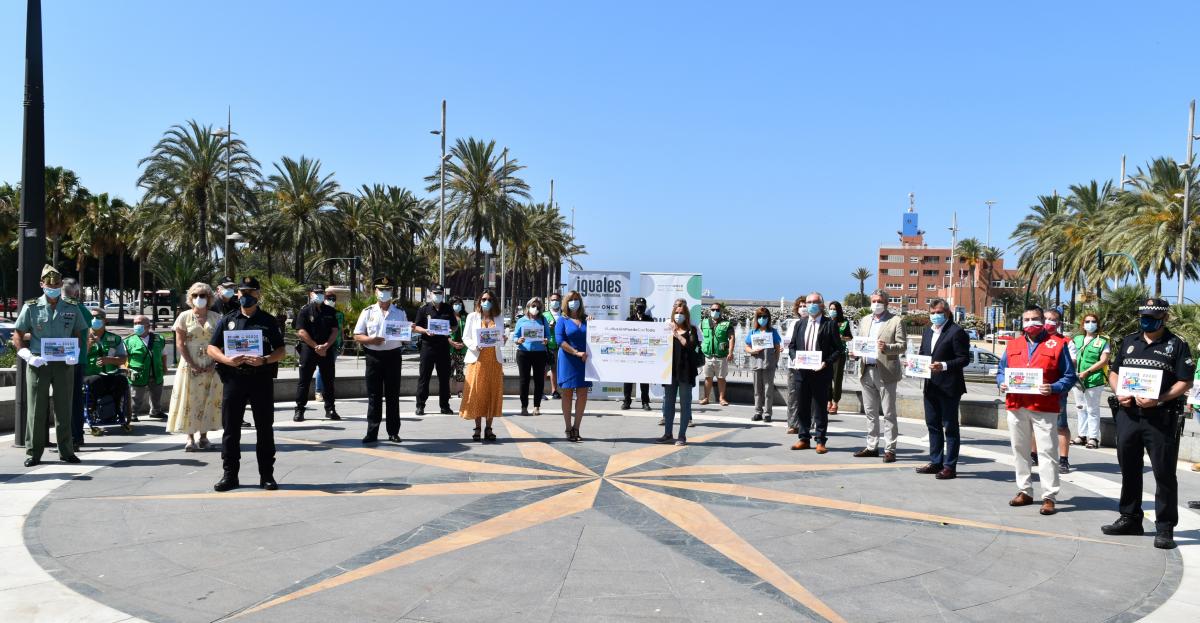 Vista general del acto de presentación de los cupones en Almería
