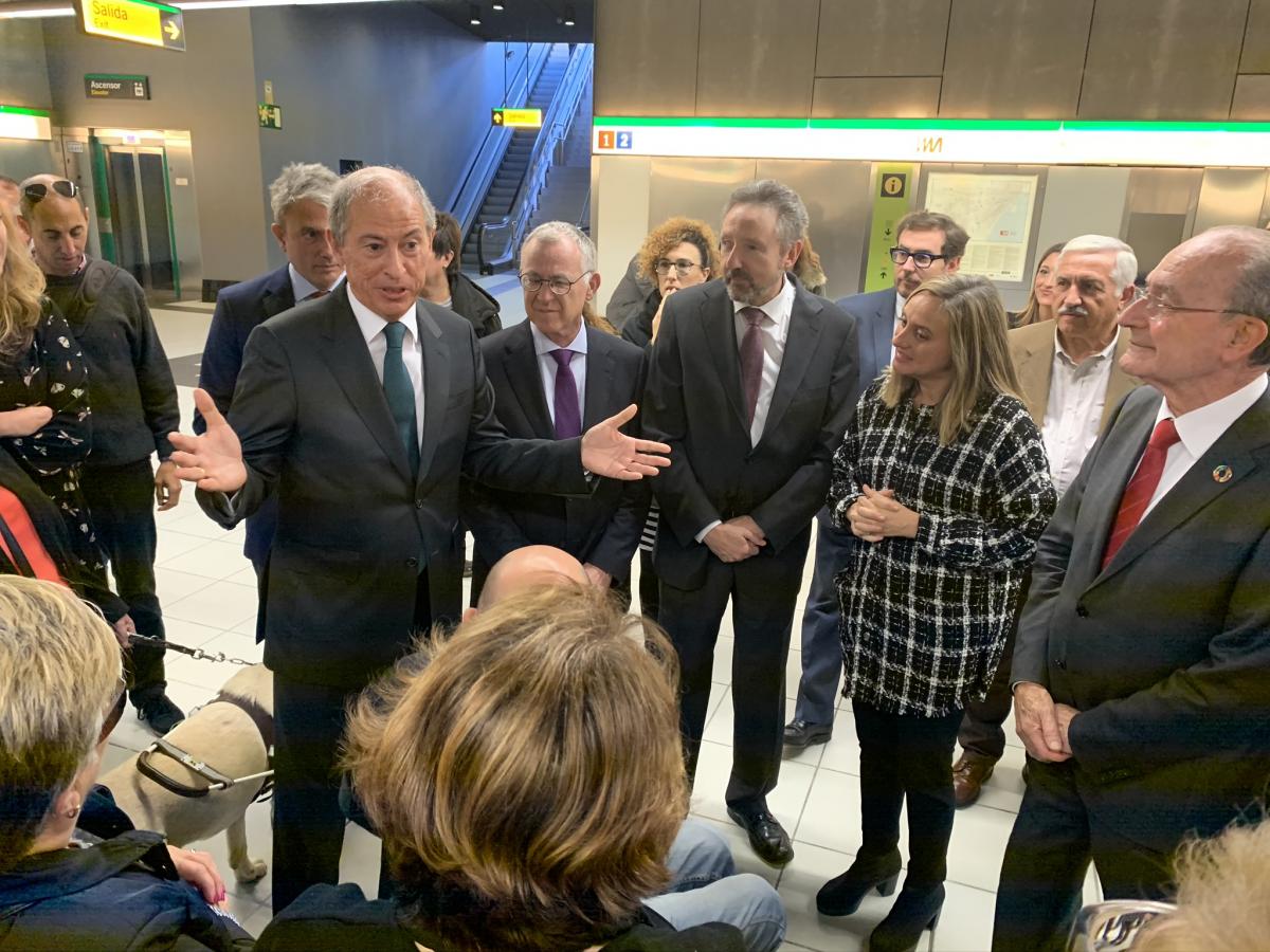 El presidente del Metro de Málaga explica a los afiliados malagueños los avances en accesibilidad