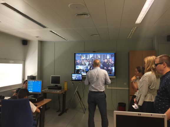 Videoconferencia desde el CRE con alumnos uruguayos