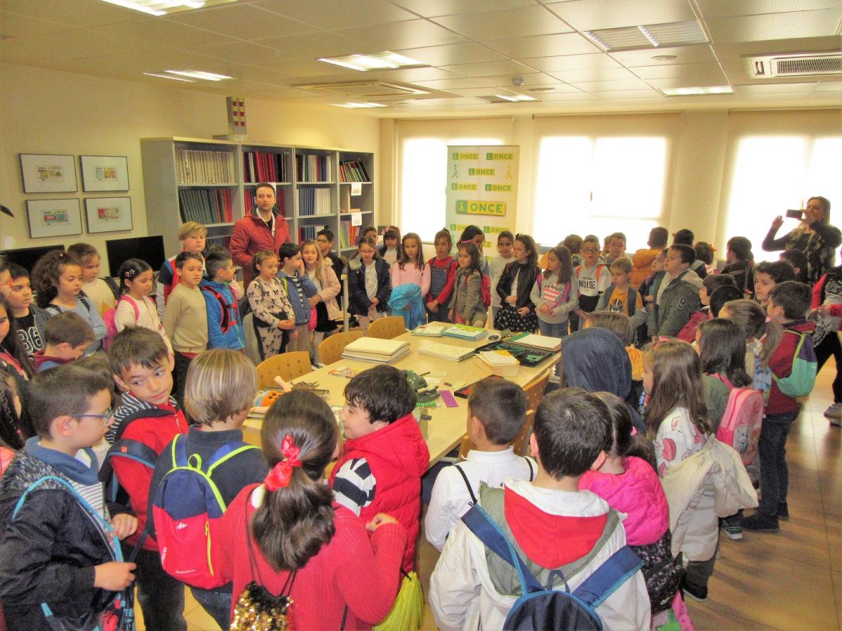 Visita de escolares a la sede de la ONCE en Jaén