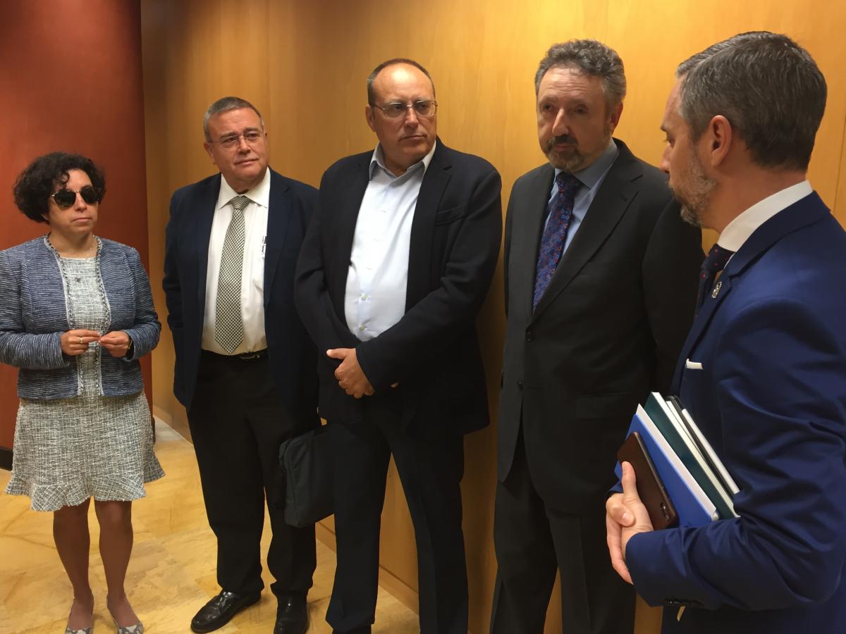 El consejero de Hacienda conversa con los responsables de la Mesa del Tercer Sector en Andalucía