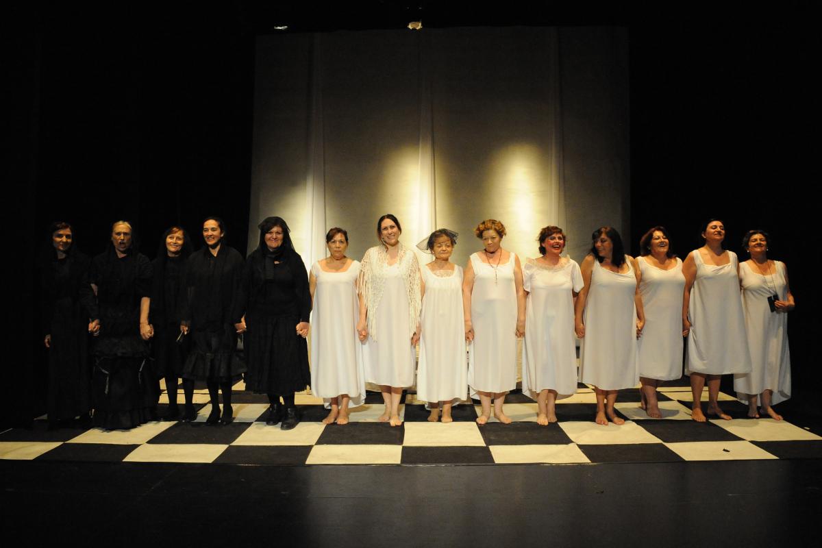 Las integrantes de Jacaranda11 tras la representación de su 'Bernarda' en la Bienal de Teatro ONCE en Navalmoral de la Mata