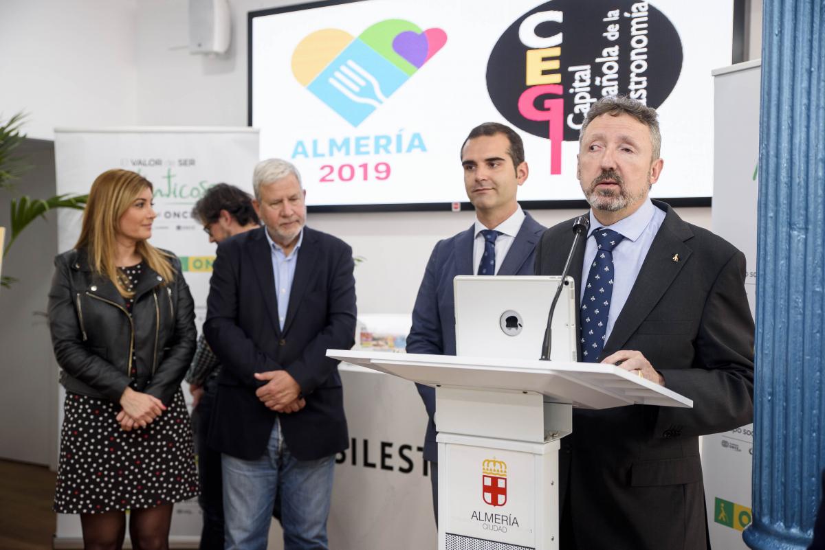 El delegado territorial invitó a los almerienses a participar en los actos organizados por la ONCE en apoyo de la Capitalidad Gastronómica de Almería