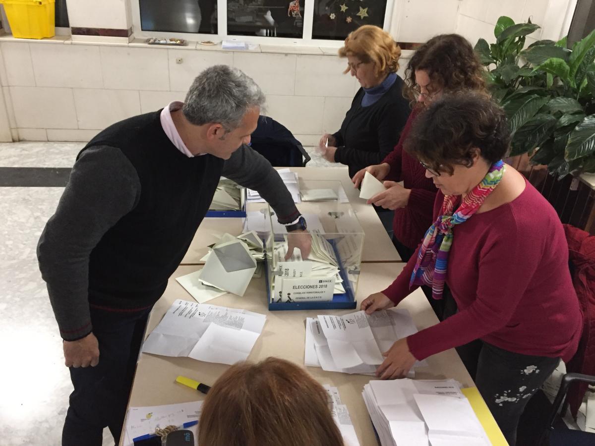 Recuento de votos en la noche electoral, en la Delegación Territorial