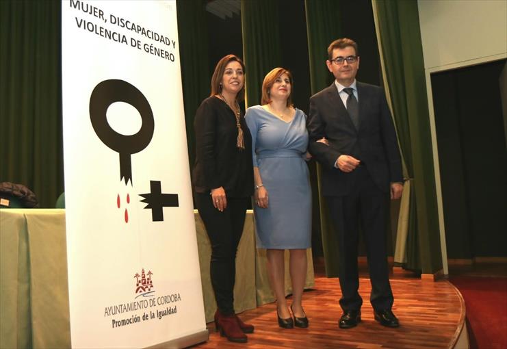 La alcaldesa de Córdoba, Isabel Ambrosio, participó en la jornada organizada en la sede de la ONCE de Córdoba