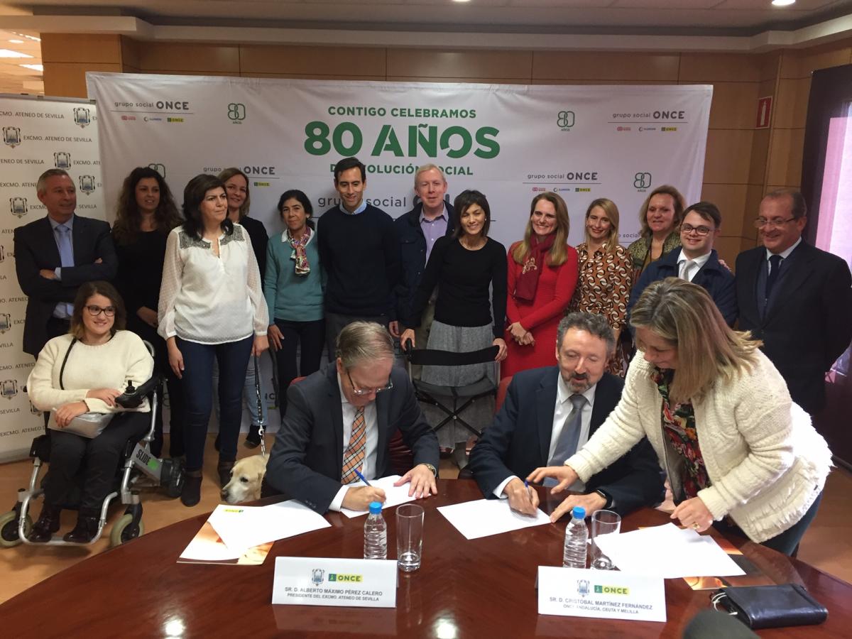 Alberto Máximo Pérez Calero y Cristóbal Martínez firmaron el convenio que concreta la participación del Grupo Social ONCE en la Cabalgata de 2019